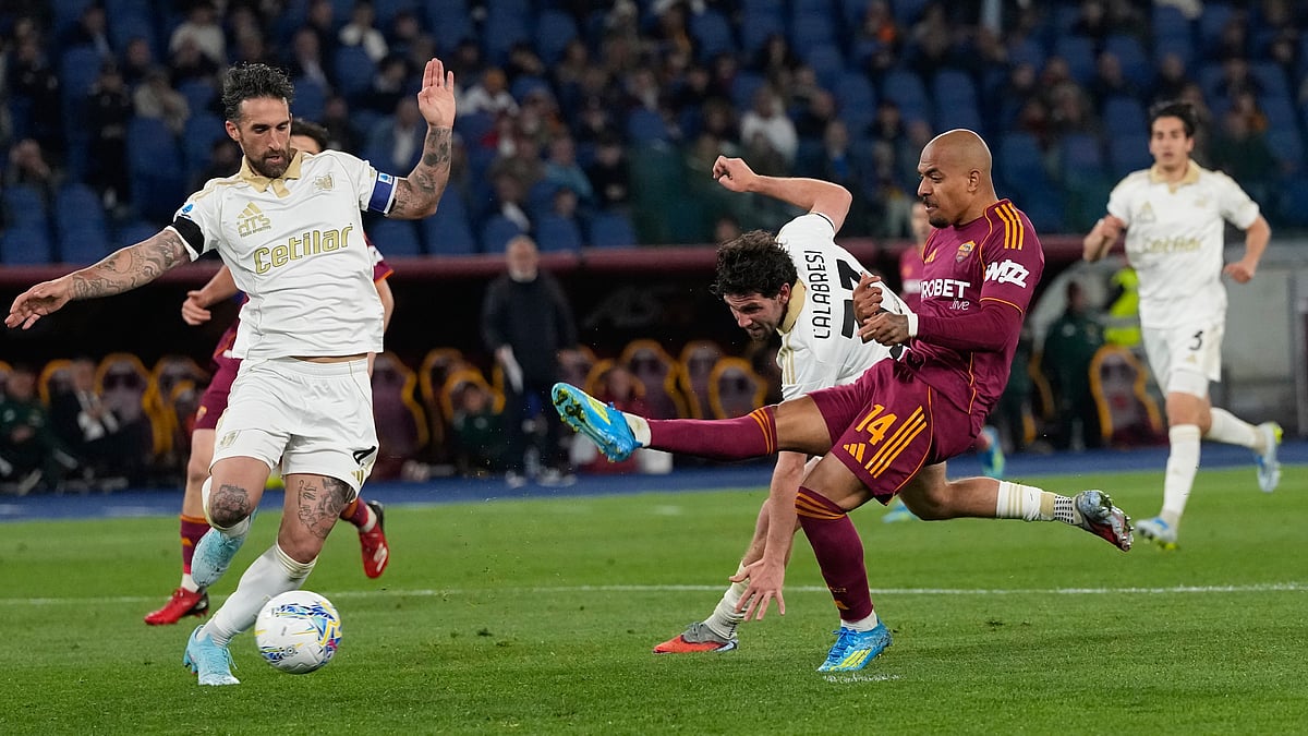 | Photo: AP/Alessandra Tarantino : Roma's Donyell Malen scores a hat trick during a Seria A soccer match between Roma and Pisa n Rome, Italy, Friday, April 10, 2026.