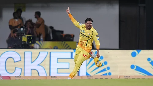 IPL/X : Sarfaraz Khan celebrating after taking a catch to dismiss Axar Patel during CSK vs DC IPL 2026 match.