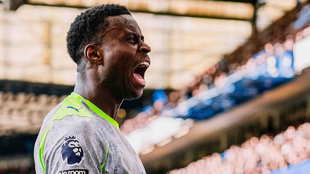 ManCity/X : Maarc Guehi celebrates after scoring a goal against Chelsea in Premier League 2025-26 matchday 32