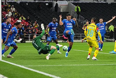 | Photo: AP/Eduardo Verdugo : Cruz Azuls goalkeeper Andres Gudino (1) makes a save during a Mexican soccer league match against America in Mexico City.
