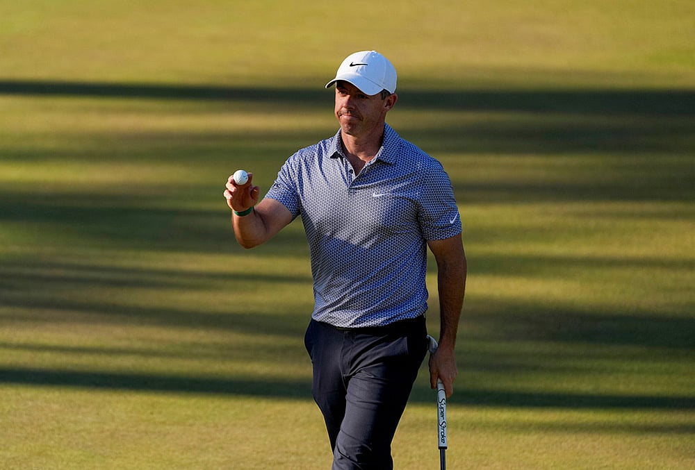 | Photo: AP/Eric Gay : Rory McIlroy, of Northern Ireland, waves after his putt on the 15th hole during the third round of the Masters golf tournament at the Augusta National Golf Club, 
in Augusta, Georgia. 