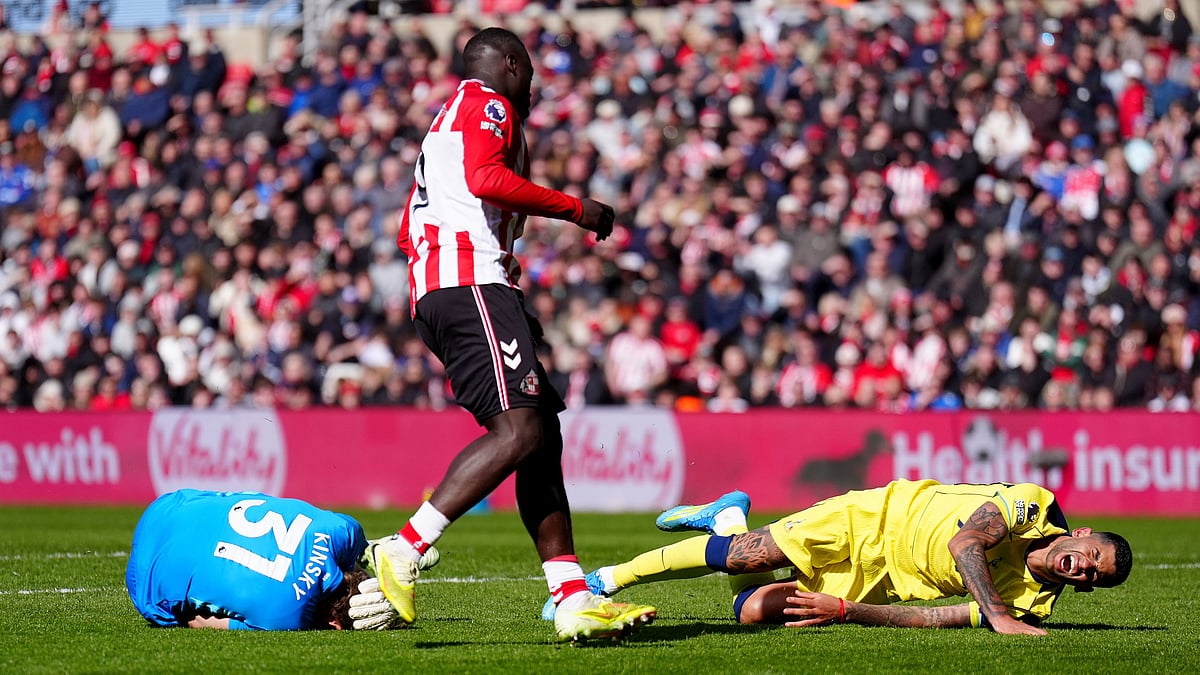 (Owen Humphreys/PA via AP) : Sunderland's Brian Brobbey, centre, looks on after pushing Tottenham Hotspur's Cristian Romero, right, into Tottenham Hotspur goalkeeper Antonin Kinsky, left, during the Premier League soccer match between Sunderland and Tottenham Hotspur, in Sunderland, England, Sunday April 12, 2026. 
