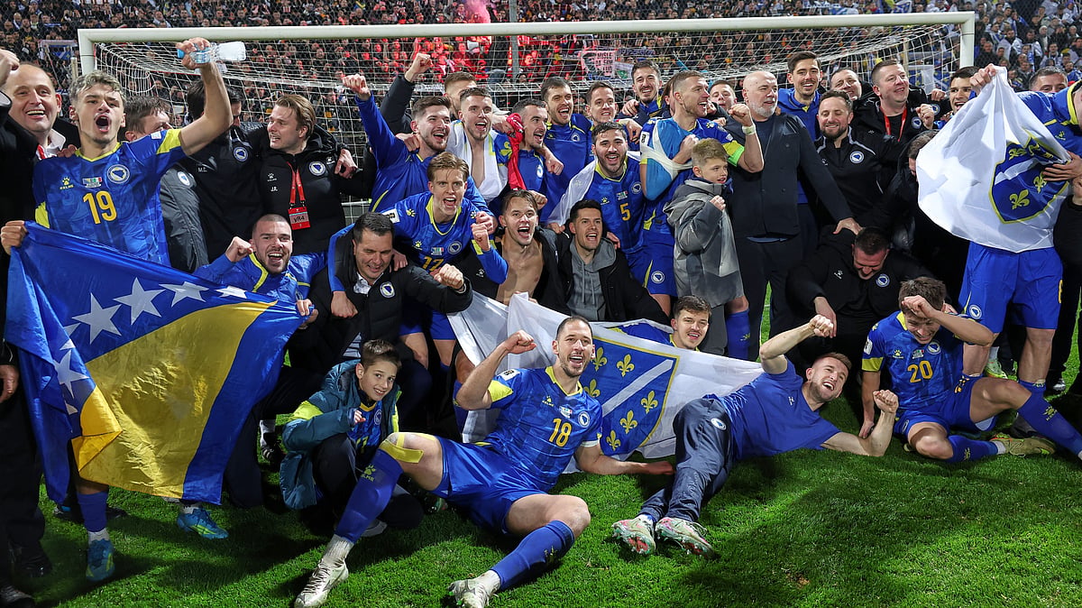 (AP Photo/Armin Durgut) : Bosnia players celebrate after winning a penalty shootout at the end of the World Cup qualifying playoff final soccer match between Bosnia and Italy in Zenica, Bosnia, Tuesday, March 31, 2026. 