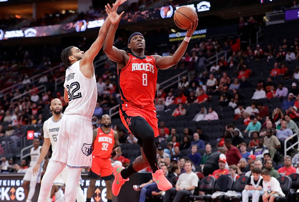 | Photo: AP/Michael Wyke : Houston Rockets forward Jaesean Tate (8) puts up a shot pastMemphis Grizzlies guard Rayan Rupert (32) during the second half of an NBA basketball game in Houston. 