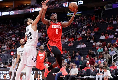 | Photo: AP/Michael Wyke : Houston Rockets forward Jaesean Tate (8) puts up a shot pastMemphis Grizzlies guard Rayan Rupert (32) during the second half of an NBA basketball game in Houston.