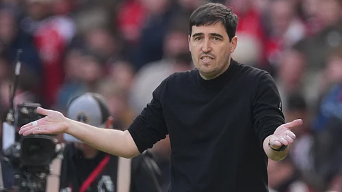 | Photo: AP/Dave Shopland : Bournemouths head coach Andoni Iraola reacts during the Premier League soccer match between Arsenal and Bournemouth in London, England Saturday, April 11, 2026.