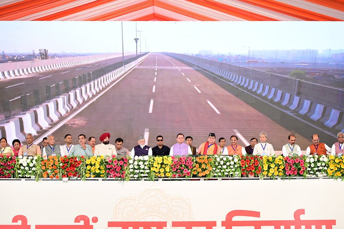 PM Modi and other dignitaries at the Delhi-Dehradun Economic Corridor inauguration