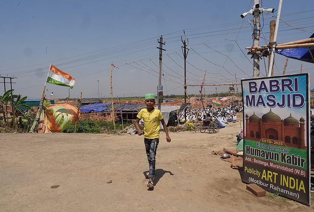 | Photo: Sandipan Chatterjee/Outlook : Replica of Babri Masjid Rejinagar, near Beldanga in Murshidabad district, West Bengal.