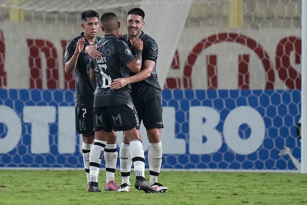 | Photo: AP/Martin Mejia : Chiles Coquimbo Unido players celebrate after their team defeated Perus Universitario at the end of a Copa Libertadores Group B soccer match in Lima, Peru.