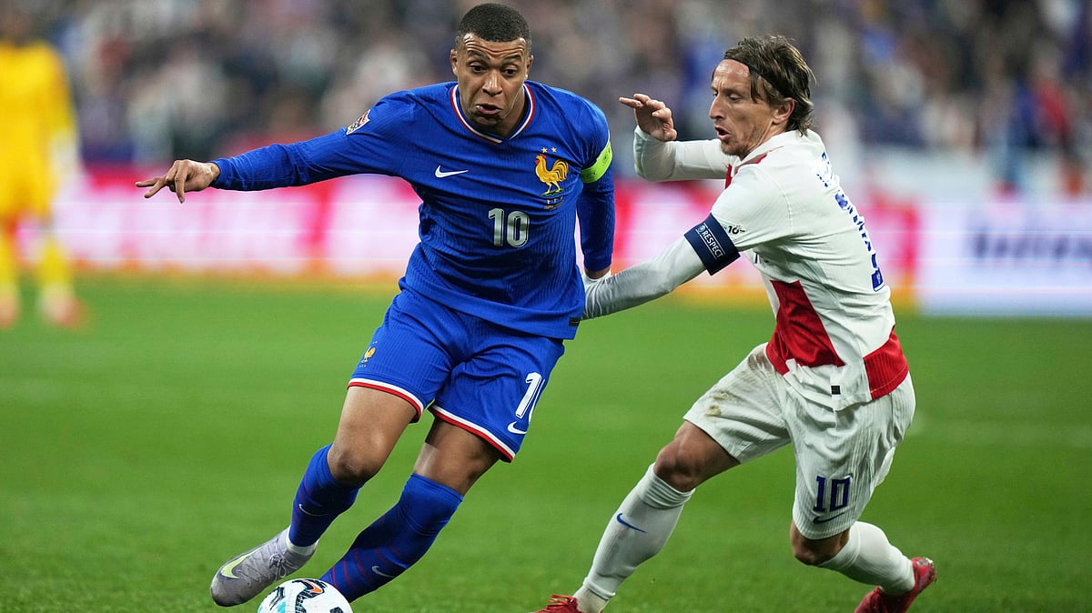 | Photo: AP/Thibault Camus : France's Kylian Mbappe, left, is challenged by Croatia's Luka Modric during the UEFA Nations League quarterfinal second leg soccer match between France and Croatia, at the Stade de France in Saint-Denis, outside Paris, Sunday, March 23, 2025.