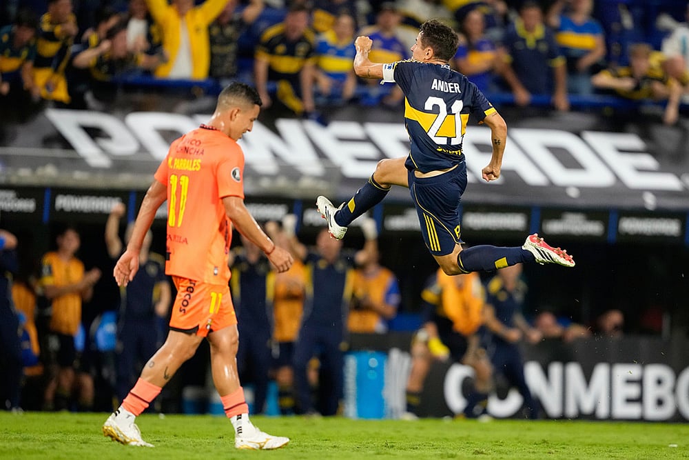 | Photo: AP/Natacha Pisarenko : Marcelo Weigandt of Argentinas Boca Juniors celebrates scoring his sides third goal against Ecuadors Barcelona during a Copa Libertadores Group D soccer match in Buenos Aires, Argentina.