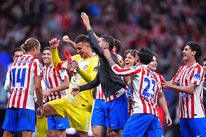 | Photo: AP/Manu Fernandez : Atletico Madrids players celebrate at the end of the Champions League quarterfinal second leg soccer match between Atletico Madrid and Barcelona in Madrid, Spain.
