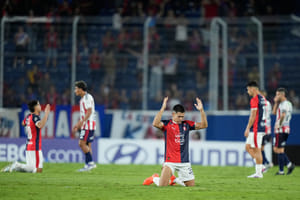| Photo: AP/Jorge Saenz : Marcelo Chaparro of Paraguay's Cerro Porteño, center, celebrates after defeating Colombia's Junior during a Copa Libertadores Group F soccer match in Asuncion, Paraguay.