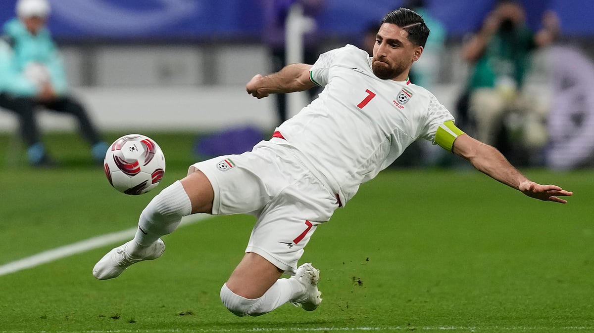| Photo: AP/Thanassis Stavrakis : Iran's Alireza Jahanbakhsh passes the ball during the Asian Cup Group C soccer match between Hong Kong and Iran at Khalifa International Stadium in Doha, Qatar, Friday, Jan. 19, 2024.