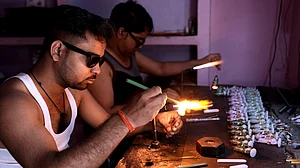 Tribhuvan Tiwari : The flame workers of Firozabad