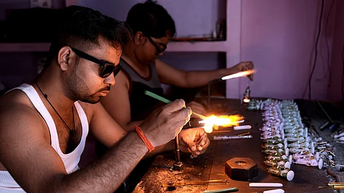 Tribhuvan Tiwari : The flame workers of Firozabad