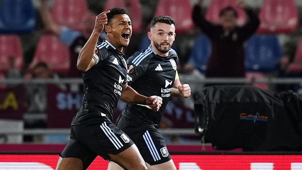 | Photo: Massimo Paolone/LaPresse via AP : Aston Villas Ollie Watkins, left, celebrates scoring during the Europa League soccer match between Bologna and Aston Villa in Bologna, Italy.