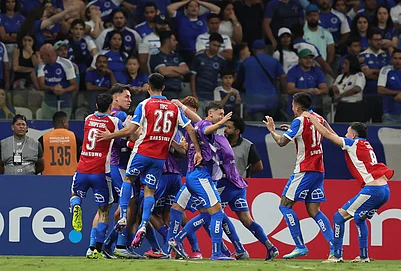 | Photo: AP/Gilson Lobo : Players of Chiles Universidad Catolica celebrate their sides second goal against Brazils Cruzeiro scored by teammate Jimmy Martinez during a Copa Libertadores Group D soccer match in Belo Horizonte, Brazil.