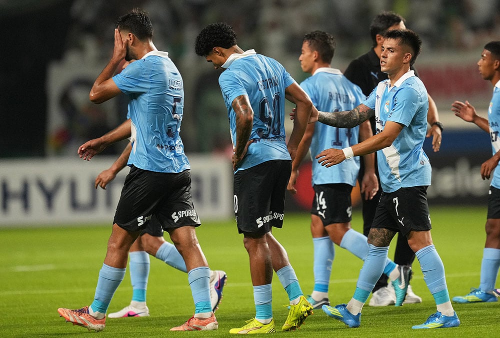 | Photo: AP/Andre Penner : Players of Perus Sporting Cristal leave the field at the end of a Copa Libertadores Group F soccer match against Brazils Palmeiras in Sao Paulo.