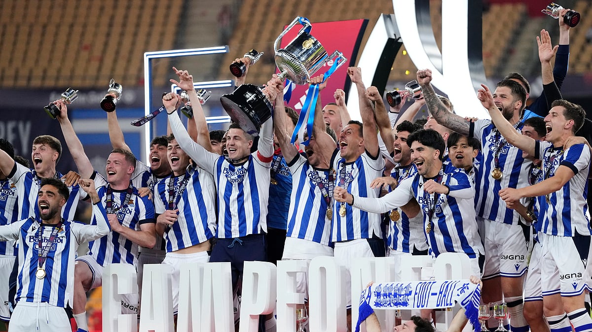 (AP Photo/Jose Breton) : Real Sociedad's team players celebrate with the trophy after the Copa del Rey final soccer match between Atletico Madrid and Real Sociedad in Seville, Spain, early Sunday, April. 19, 2026.