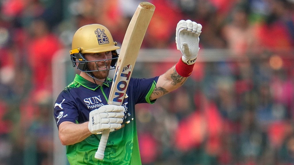 AP Photo/Aijaz Rahi : Royal Challengers Bengalurus Phil Salt celebrates his fifty runs during the Indian Premier League cricket match between Royal Challengers Bengaluru and Delhi Capitals in Bengaluru, India, Saturday, April 18, 2026.