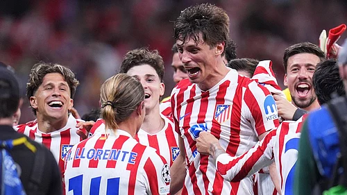 Photo: AP/Manu Fernandez : Atletico Madrids players celebrate at the end of the Champions League quarter-final second leg match between Atletico Madrid and Barcelona in Madrid, Spain.