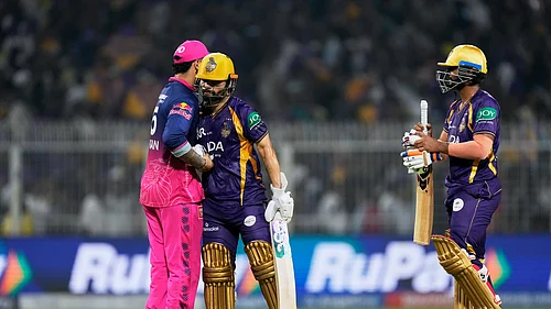 (AP Photo/Bikas Das) : Rajasthan Royals captain Riyan Parag, left, congratulates Kolkata Knight Riders Rinku Singh after Kolkata Knight Riders won the Indian Premier League cricket match against Rajasthan Royals in Kolkata, India, Sunday, April 19, 2026.
