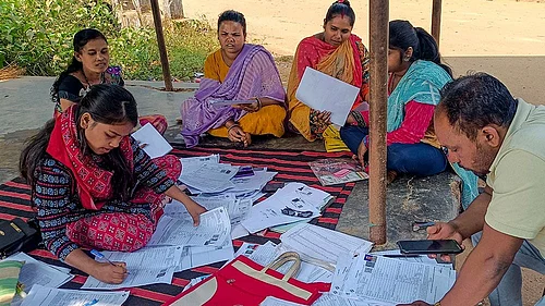 Representative Image : Intellectuals, Lawyers Demand Halt to Electoral Roll ‘Special Intensive Review’