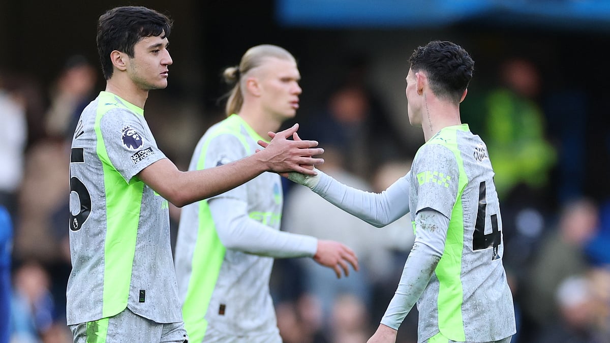 | Photo: AP/Ian Walton : Manchester Citys Abdukodir Khusanov, left, and Phil Foden shake hands after the Premier League soccer match between Chelsea and Manchester City in London, Sunday, April 12, 2026.
