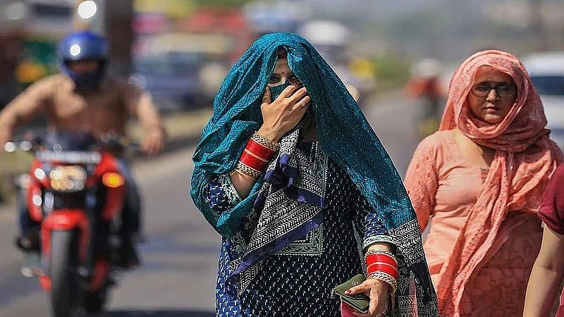 Representative Image : Delhi Heatwave Takes Toll on Pregnant Women in Slums, Raising Health Risks