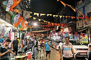 | Photo: Sandipan Chatterjee : Titanic Battle; Bhabanipur has become the battleground for Mamata Banerjee and Suvendu Adhikari