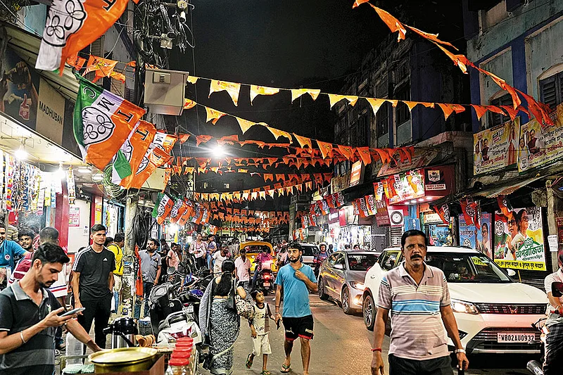 | Photo: Sandipan Chatterjee : Titanic Battle; Bhabanipur has become the battleground for Mamata Banerjee and Suvendu Adhikari