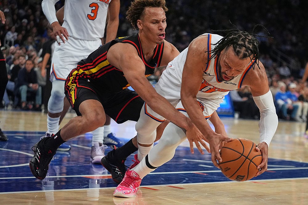 | Photo: AP/Frank Franklin II : Atlanta Hawks Dyson Daniels, left, fights for control of the ball with New York Knicks Jalen Brunson during the second half in Game 1 of a first-round NBA playoffs basketball series in New York.