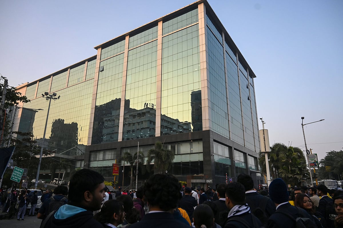 IMAGO / Hindustan Times : However, internal communication from I-PAC indicated that operations were being paused. An email to staff said work in West Bengal would be halted with immediate effect due to ongoing legal issues.