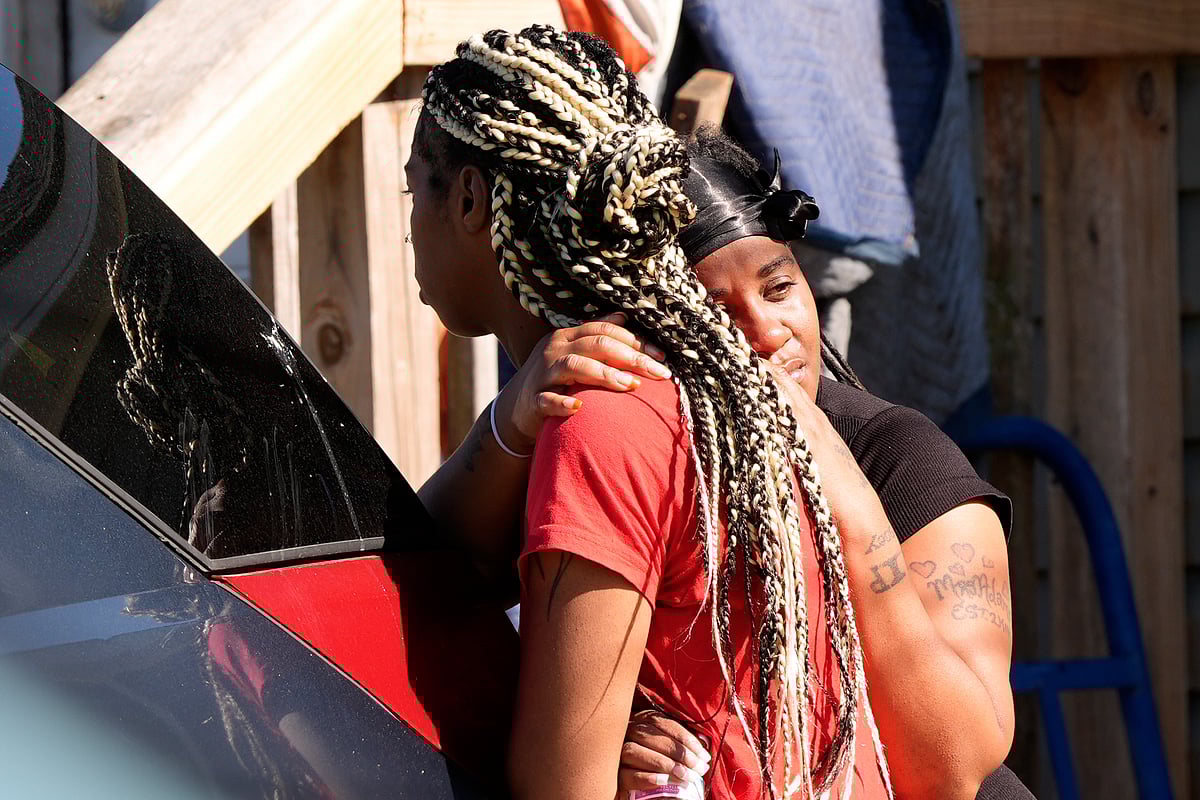 Source: AP : People grieve outside the scene of a mass shooting, Sunday, April 19, 2026, in Shreveport, La. (AP Photo/Gerald Herbert)