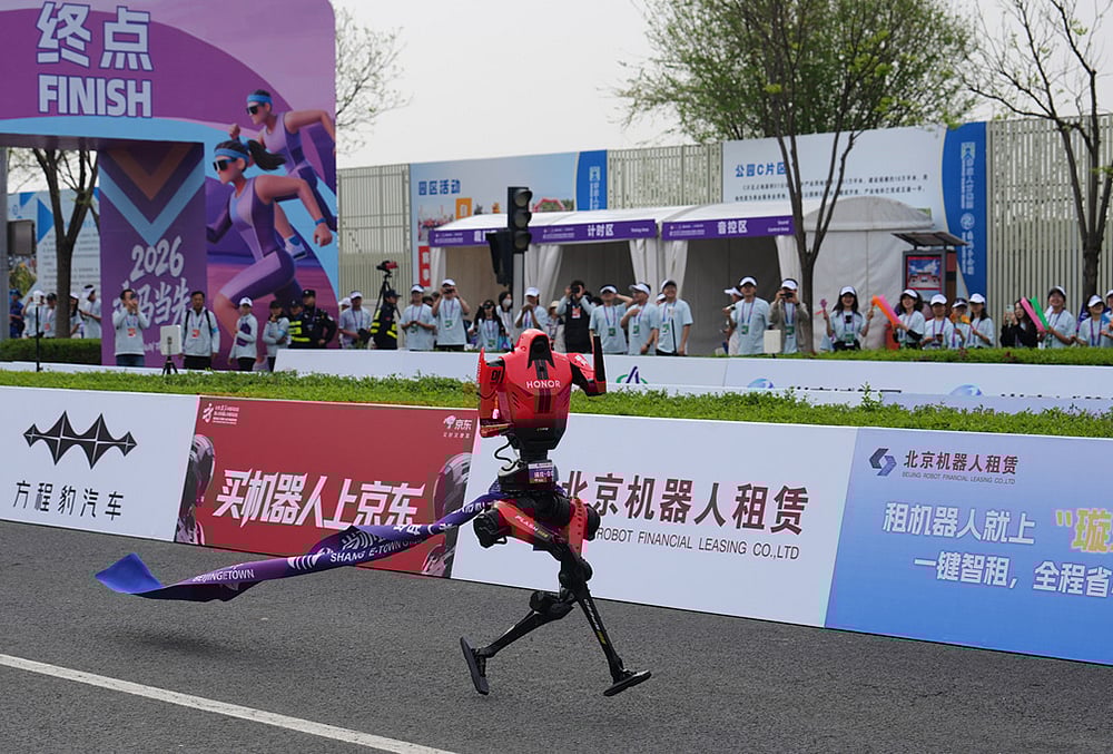 | Photo: AP/Andy Wong : A robot tagged along a ribbon as it crossing the finish line in the Beijing E-Town Half Marathon and Humanoid Robot Half-Marathon on the outskirts of Beijing.