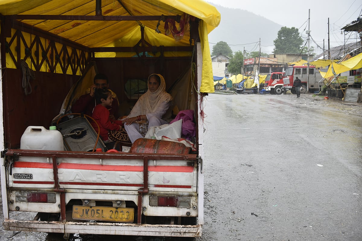 Photo By Yasir Iqbal : Kashmiri Family leave due to cross border shelling during Operation Sindoor.