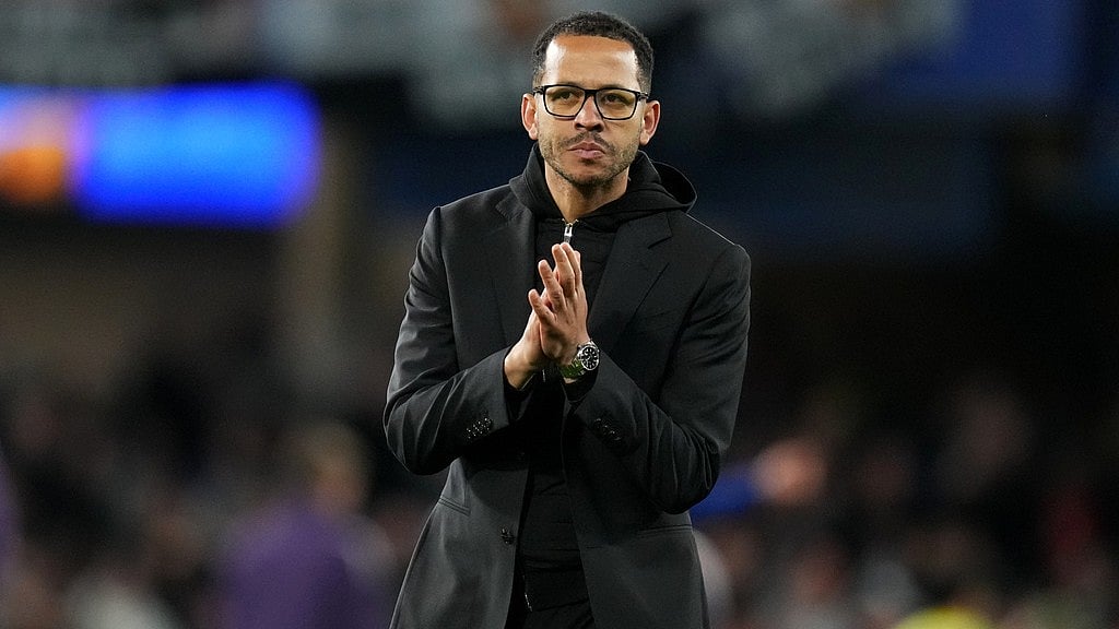 AP/Kirsty Wigglesworth : Chelsea head coach Liam Rosenior leaves the field after the English Premier League match between Chelsea and Manchester United in London.