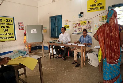 | Photo: Sandipan Chatterjee/Outlook : People of Doijhuri, Kanko, Burijhor, Kankrajhor and other villages across Jhargram and Binpur assembly constituencies of Jangalmahal area, with sizable tribal populations, line up early to cast their votes in the first phase of the 2026 West Bengal Elections.