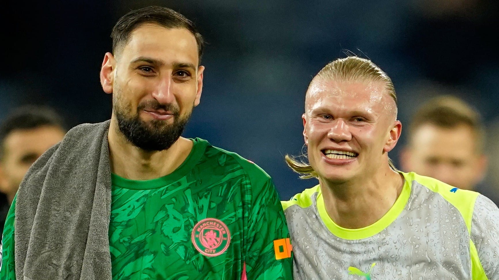 AP/Dave Thompson : Manchester City's goalkeeper Gianluigi Donnarumma, left, and Erling Haaland walk off the pitch.