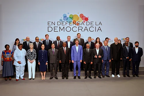 Joan Monfort : Spains Prime Minister Pedro Sanchez, center, poses with attendees at the Meeting in Defence of Democracy summit in Barcelona, Spain, Saturday, April 18, 2026.