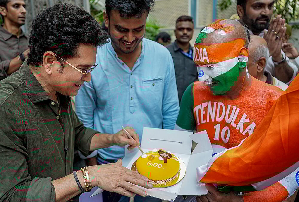| Photo: AP/Kunal Patil : Mumbai: Cricketer Sachin Tendulkar celebrates his birthday with his fan Sudhir, right, at his residence, in Mumbai.