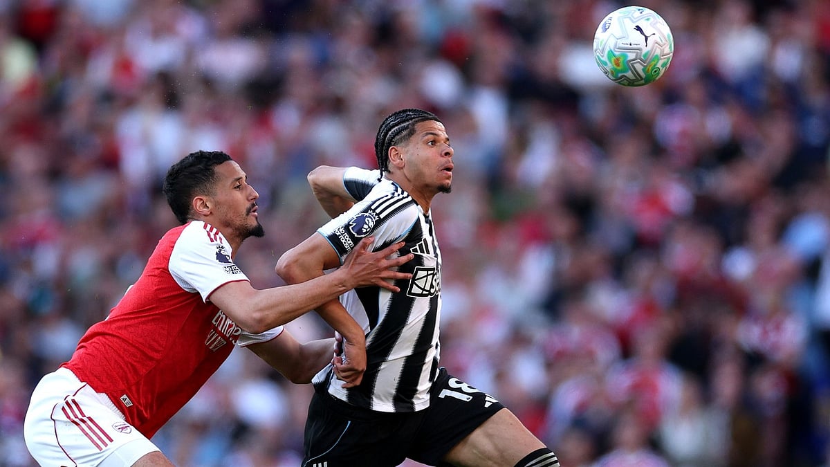 Photo: AP : Newcastle's William Osula, right, and Arsenal's William Saliba challenge for the ball during the English Premier League match between Arsenal and Newcastle United in London.