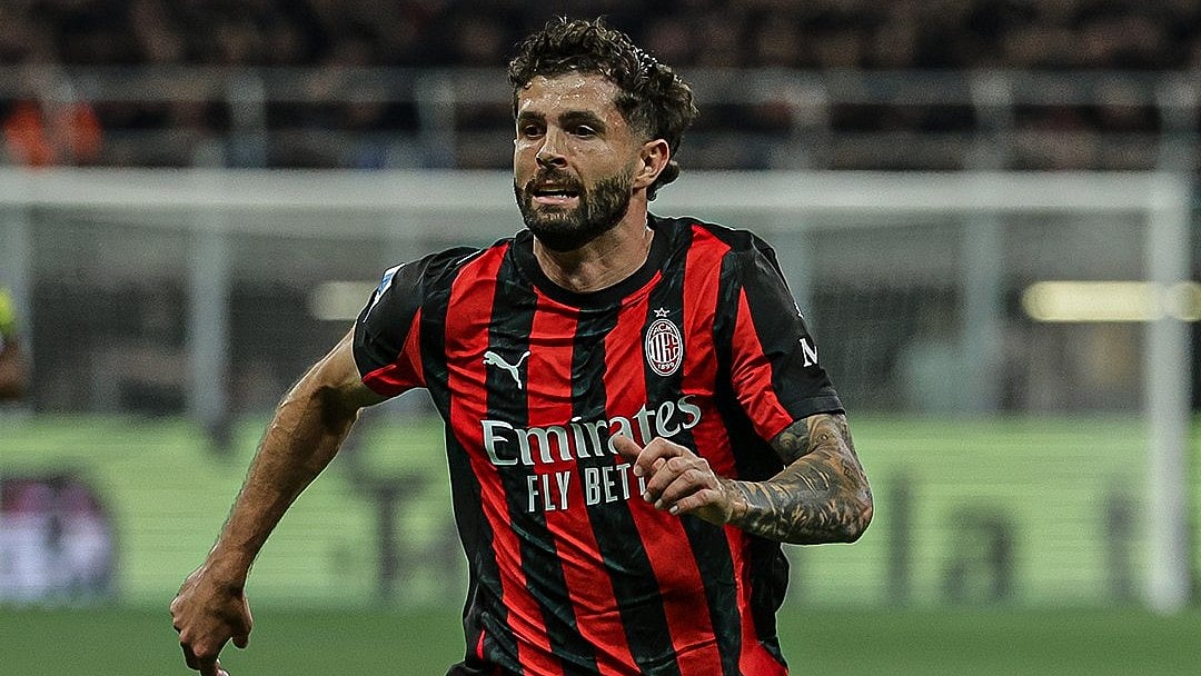 acmilan/X : AC Milan footballers in action against Juventus in Serie A 2025-26 clash at San Siro. 