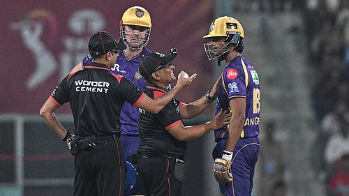 AP Photo : Angkrish Raghuvanshi and Cameron Green in argument with umpires after the former was adjudged out for obstructing the field during IPL 2026 clash against LSG.