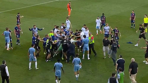 X/Laligatv : Red-Carded Goalkeeper Punches Opponent, Sparks Brawl In Spain - Watch Video