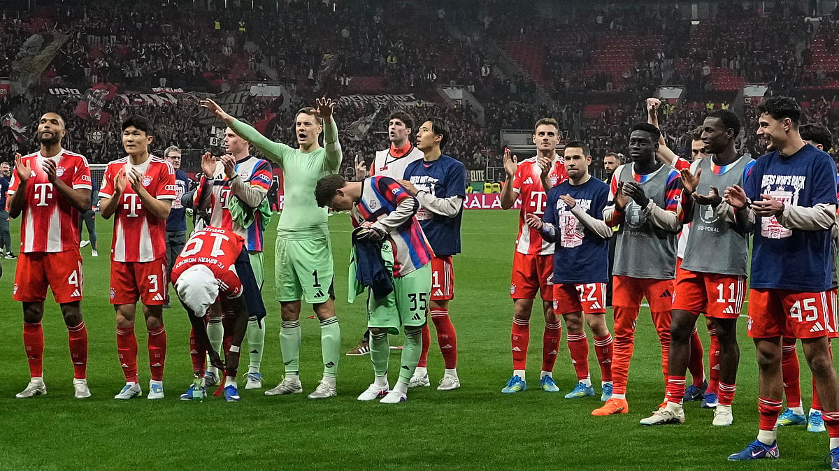 | Photo: AP/Martin Meissner : Bayern's goalkeeper Manuel Neuer celebrates with team mates after the German Soccer Cup semifinal match between Bayer Leverkusen and Bayern Munich in Leverkusen, Germany, Wednesday, April 22, 2026. 