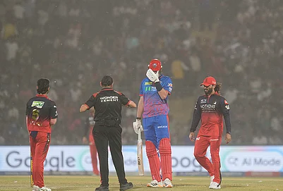 | Photo: PTI/Ravi Choudhary : Royal Challengers Bengalurus Rajat Patidar and Delhi Capitals Kyle Jamieson react amid a dust storm during the Indian Premier League (IPL) T20 cricket match between Delhi Capitals and Royal Challengers Bengaluru, in New Delhi.