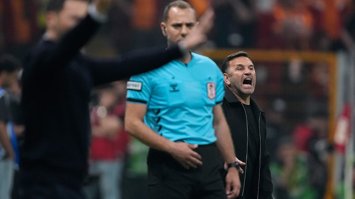 | Photo: AP/Emrah Gurel : Galatasaray's head coach Okan Buruk gives instructions during a Turkish Super Lig soccer match between Galatasaray and Fenerbahce in Istanbul, Turkey, Sunday, April 26, 2026.
