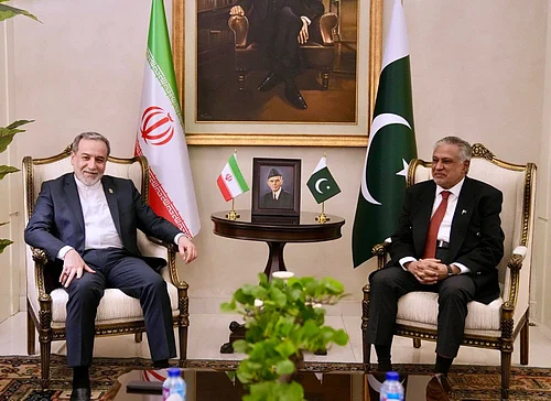 (Iranian Foreign Ministry via AP) : Iranian Foreign Minister Abbas Araghchi, left, meets with Pakistani Foreign Minister Ishaq Dar upon his arrival in Pakistan, Friday, April 24, 2026.